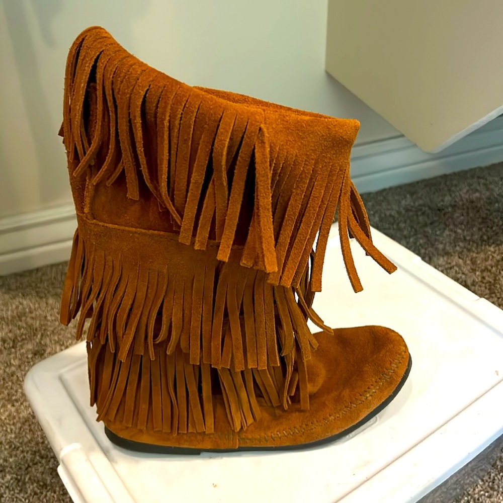 Minnetonka fringe moccasins